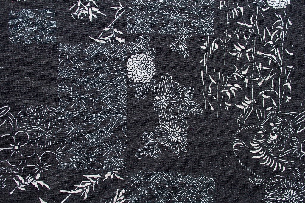 LINEN PRINT FLORAL KC19 DES #3 COL.3 BLACK BACKGROUND Natural Linen Print