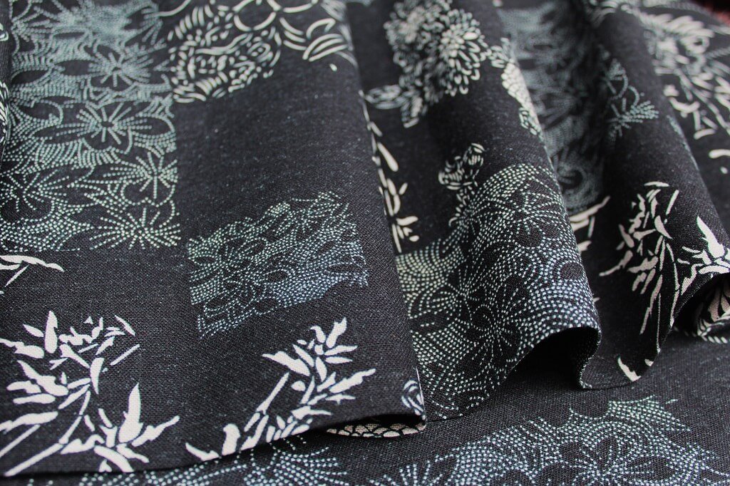 LINEN PRINT FLORAL KC19 DES #3 COL.3 BLACK BACKGROUND Natural Linen Print