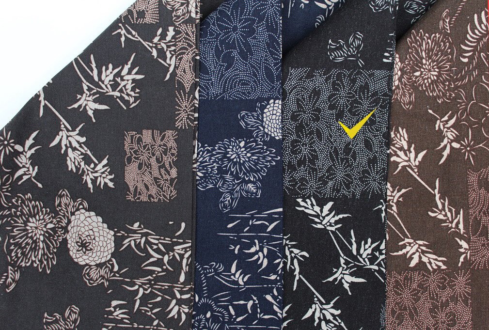 LINEN PRINT FLORAL KC19 DES #3 COL.3 BLACK BACKGROUND Natural Linen Print